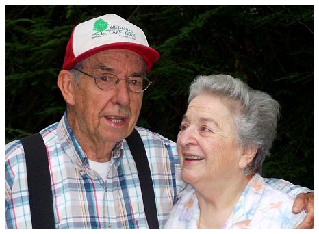 2008 - Buck and Bianca - an adoring look.JPG